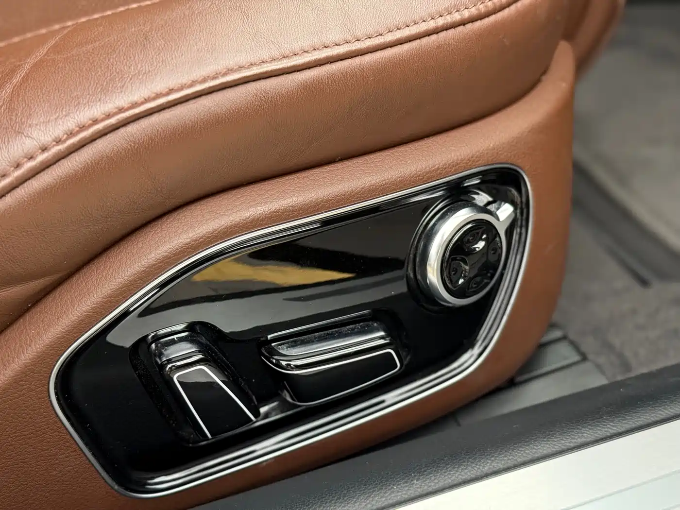 Audi A8 2012 A8L 50 TFSI quattro Luxury фото 22