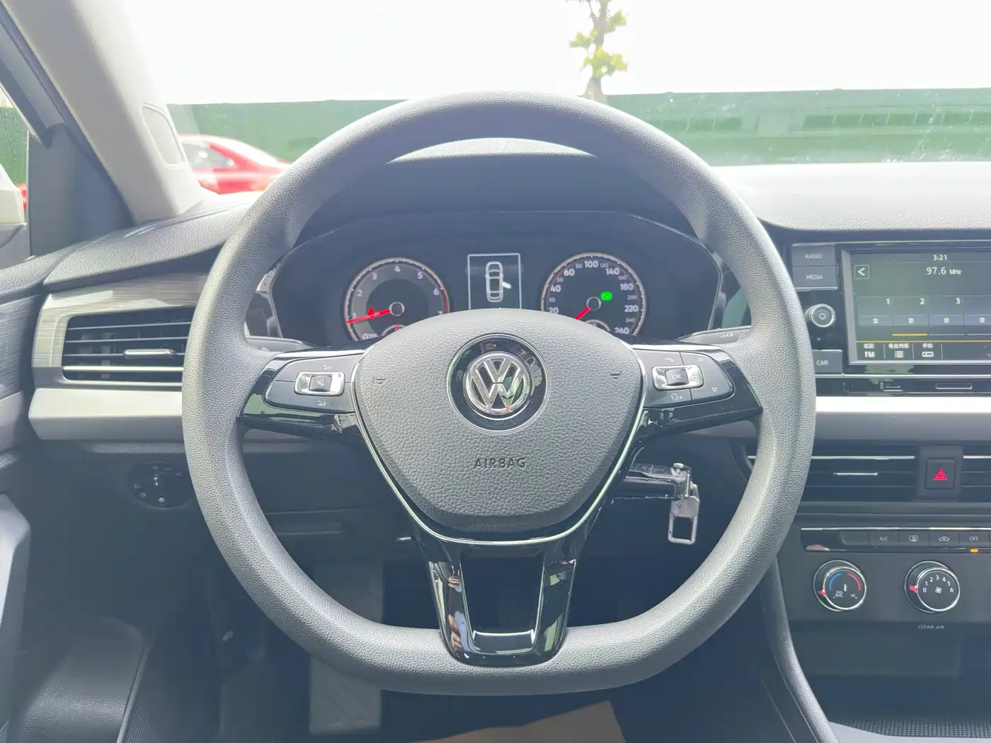 Volkswagen Lavida 2018 Hatchback 200TSI DSG Comfort Edition China V фото 16