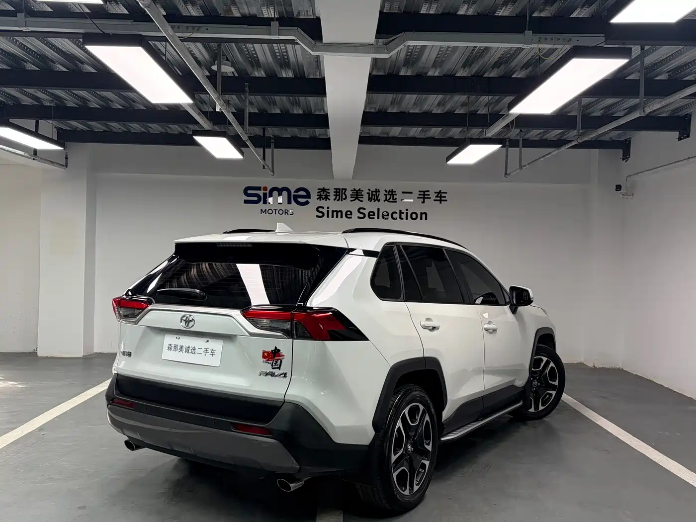 Toyota RAV4 Rongfang 2022 2.0L CVT 2WD Premium Edition фото 5
