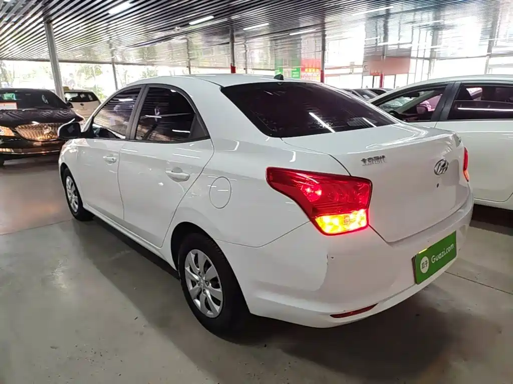 Фото 5 - Hyundai Verna