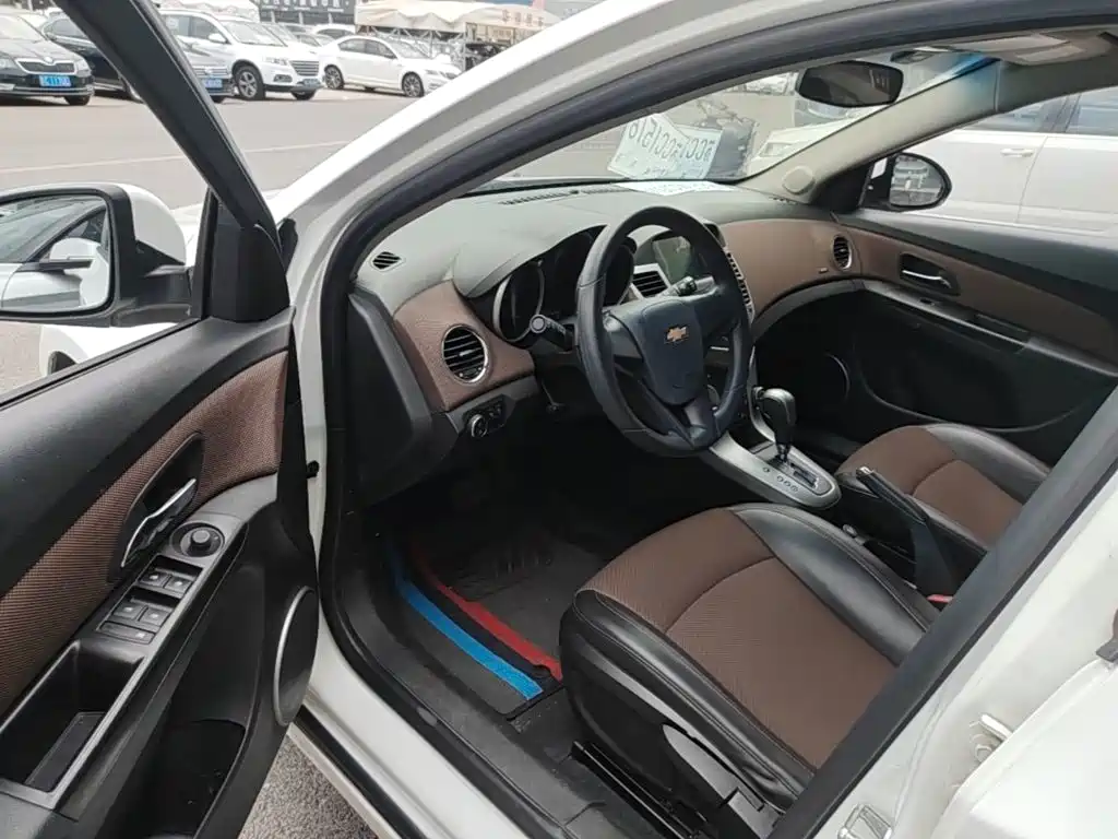 Фото 16 - Chevrolet Cruze