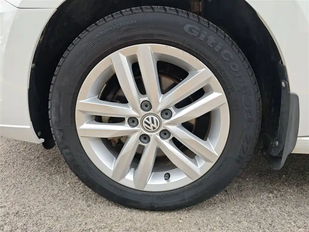 Volkswagen Jetta 2019 Dream Edition 1.5L Manual Fashion фото 23