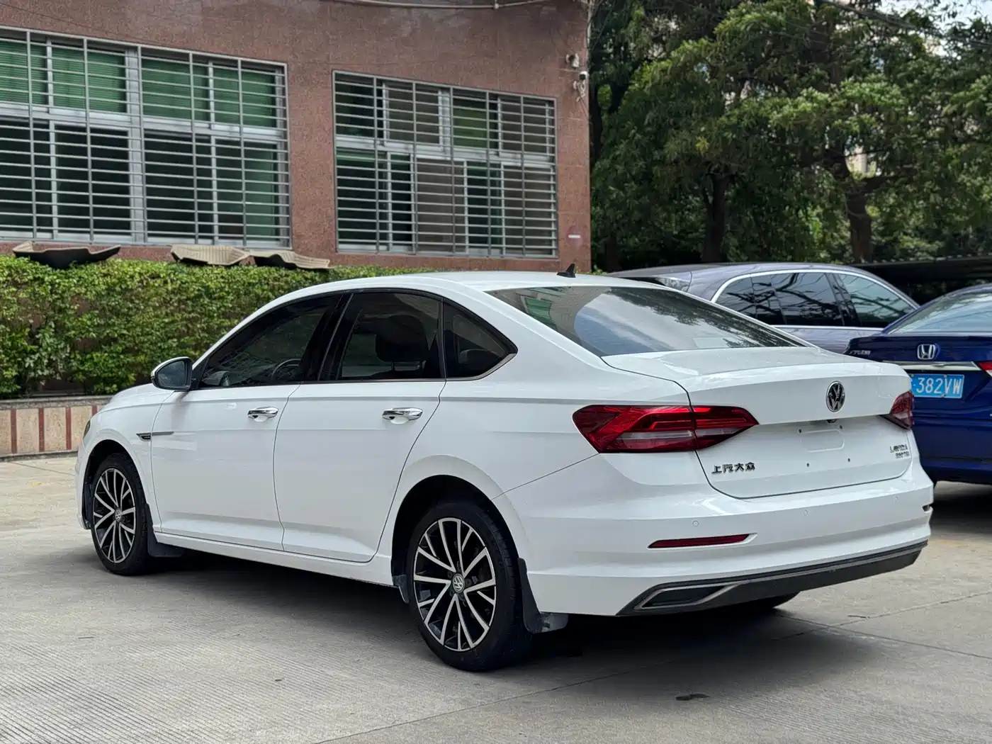Volkswagen Lavida 2019 280TSI DSG Luxury Edition China VI фото 3