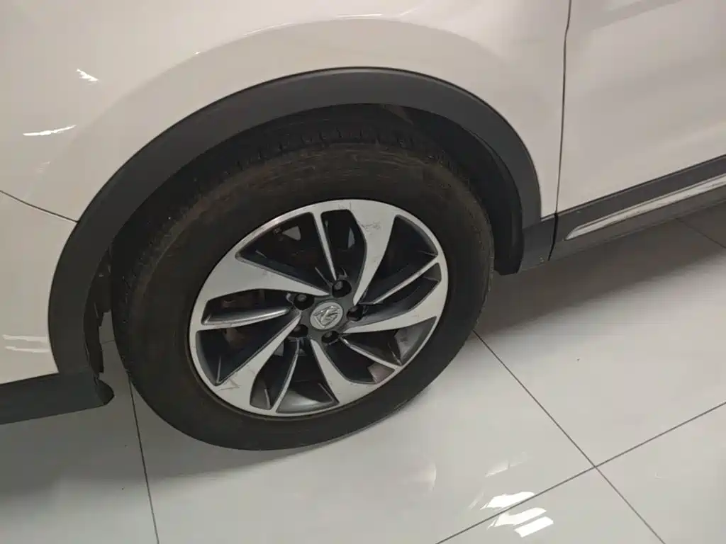 Фото 23 - Baojun 560