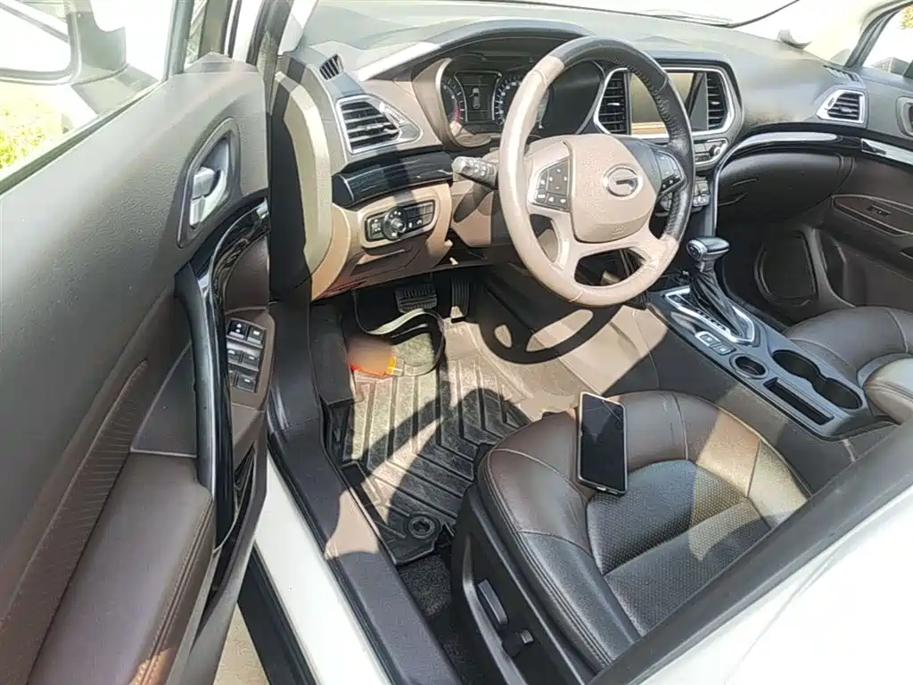 GAC Trumpchi Trumpchi GS4 2016 235T G-DCT Luxury Edition фото 16
