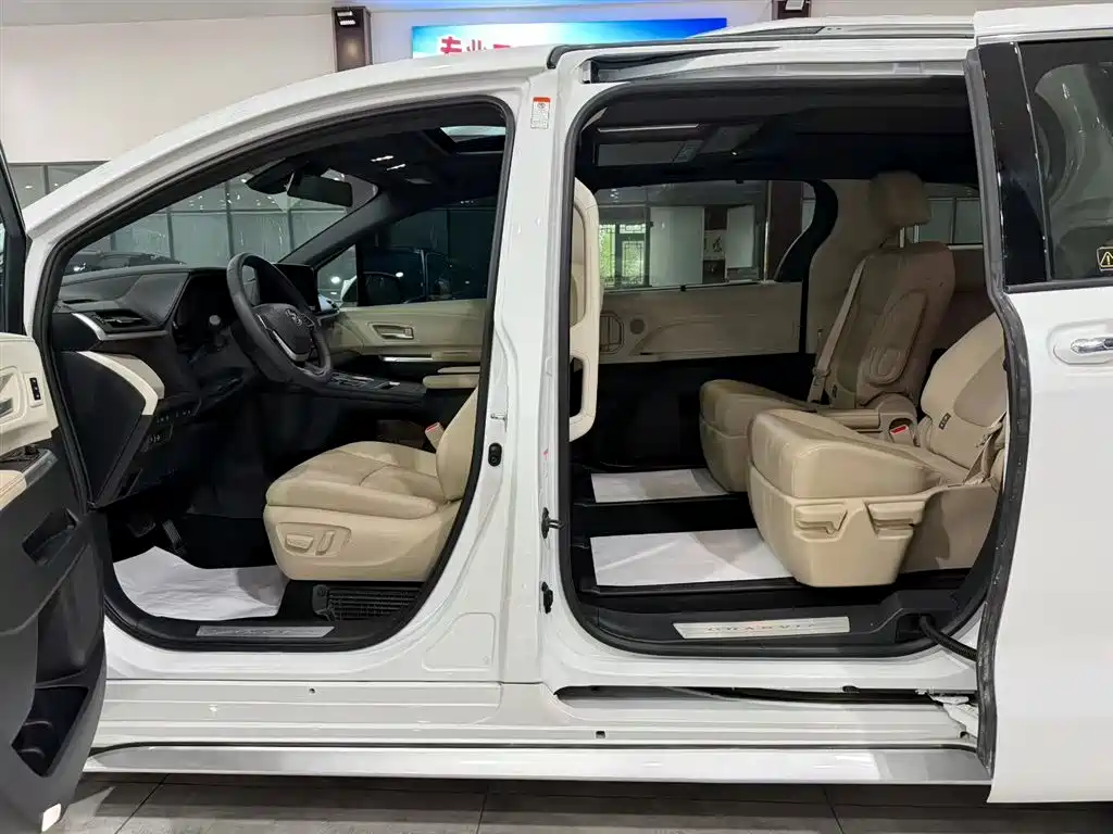 Toyota Granvia 2023 2.5L Hybrid Prestige PLUS Edition фото 8