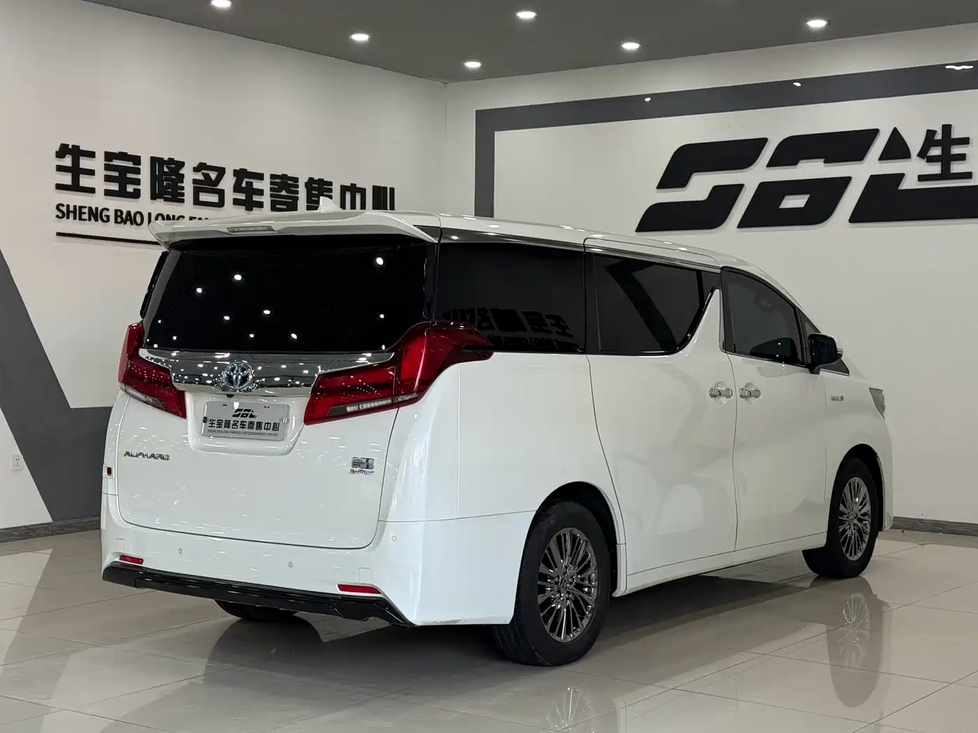 Toyota Alphard 2021 Hybrid 2.5L Luxury фото 6