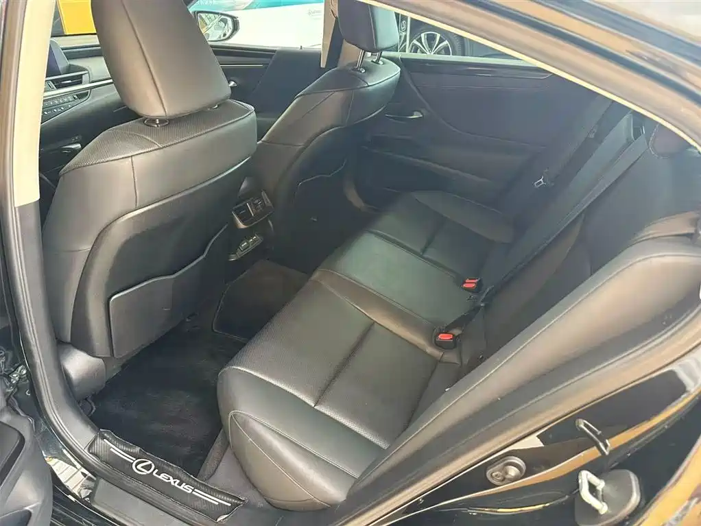 Lexus ES 2020 200 Excellence фото 7
