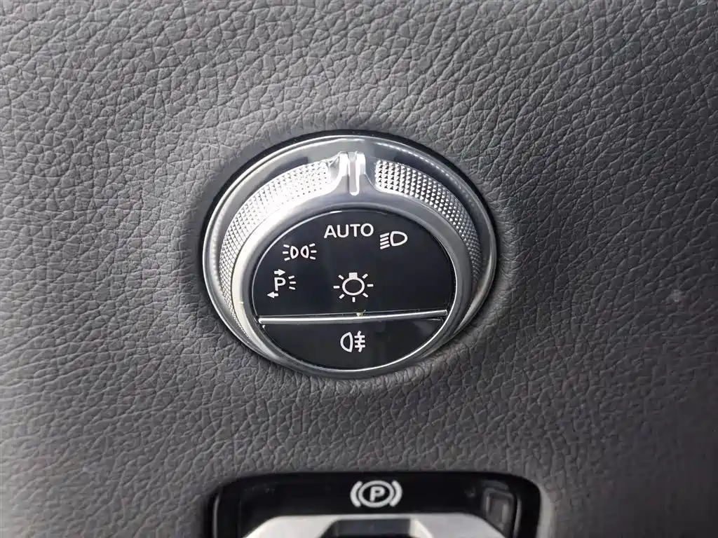 Mercedes-Benz GLC 2023 GLC 260 L 4MATIC Sport 5-seater фото 21