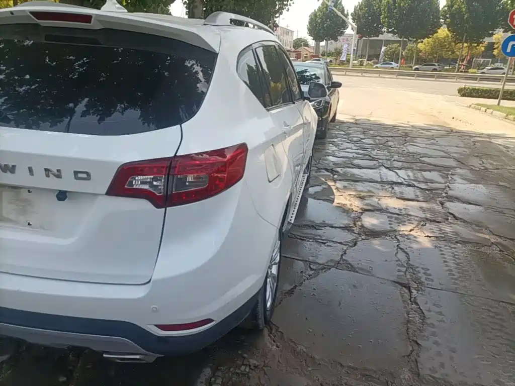Landwind X5 2017 2016 Plus 1.5T CVT Pioneer Edition