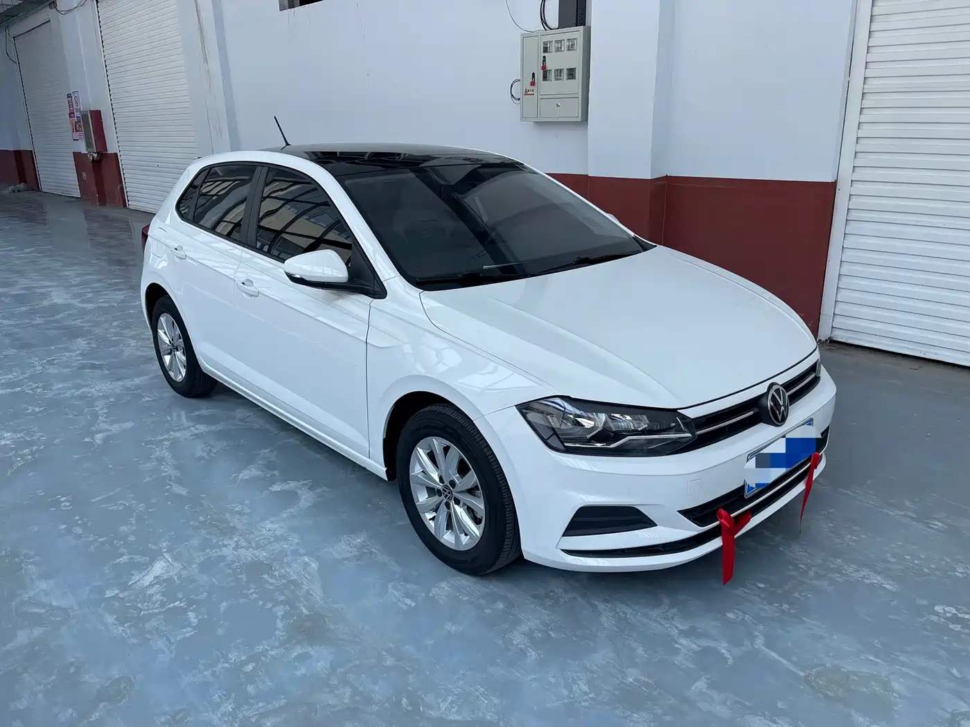 VOLKSWAGEN POLO