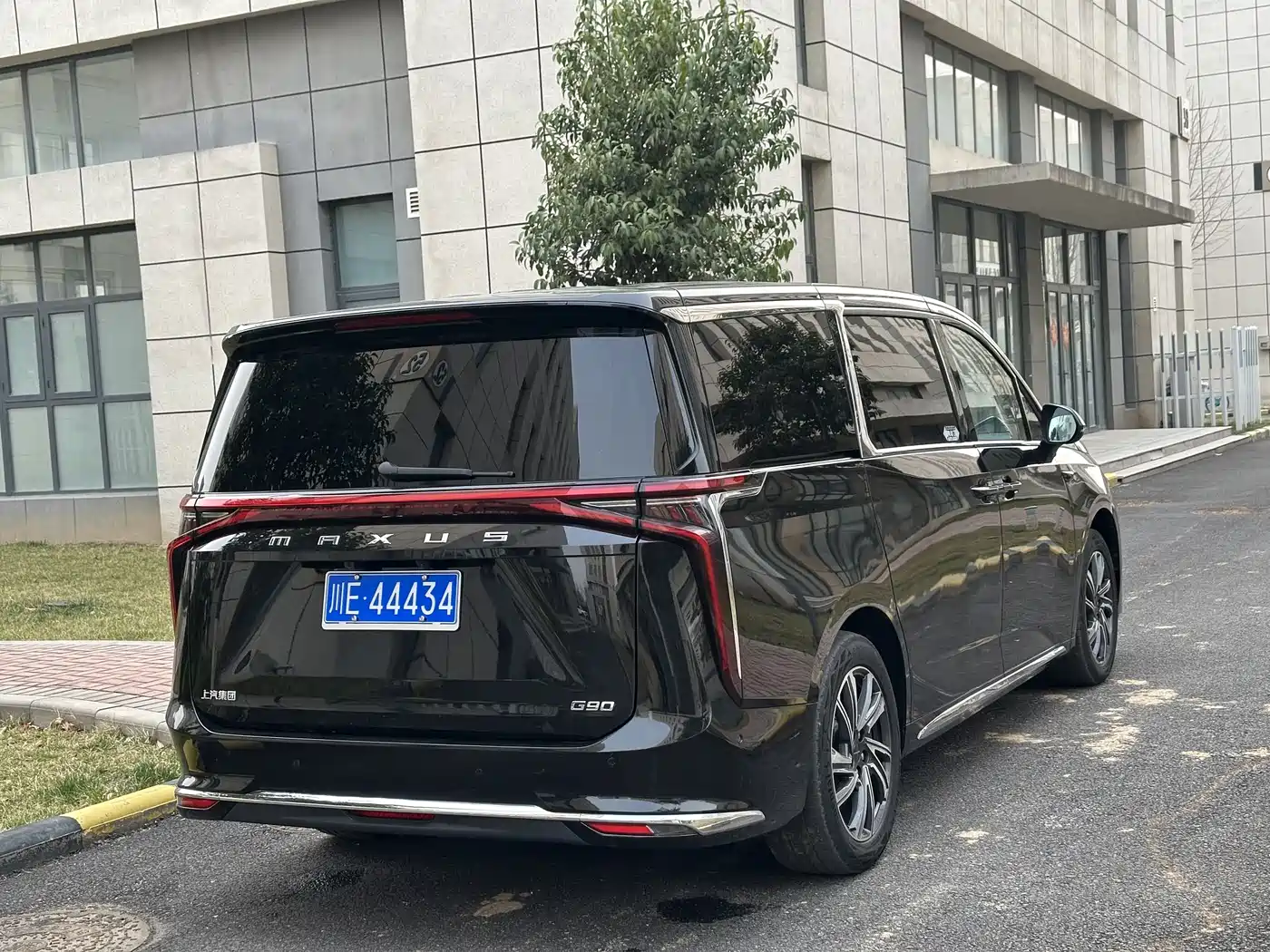 SAIC Maxus Maxus G90 2023 2.0T Interstellar Flagship Edition фото 4