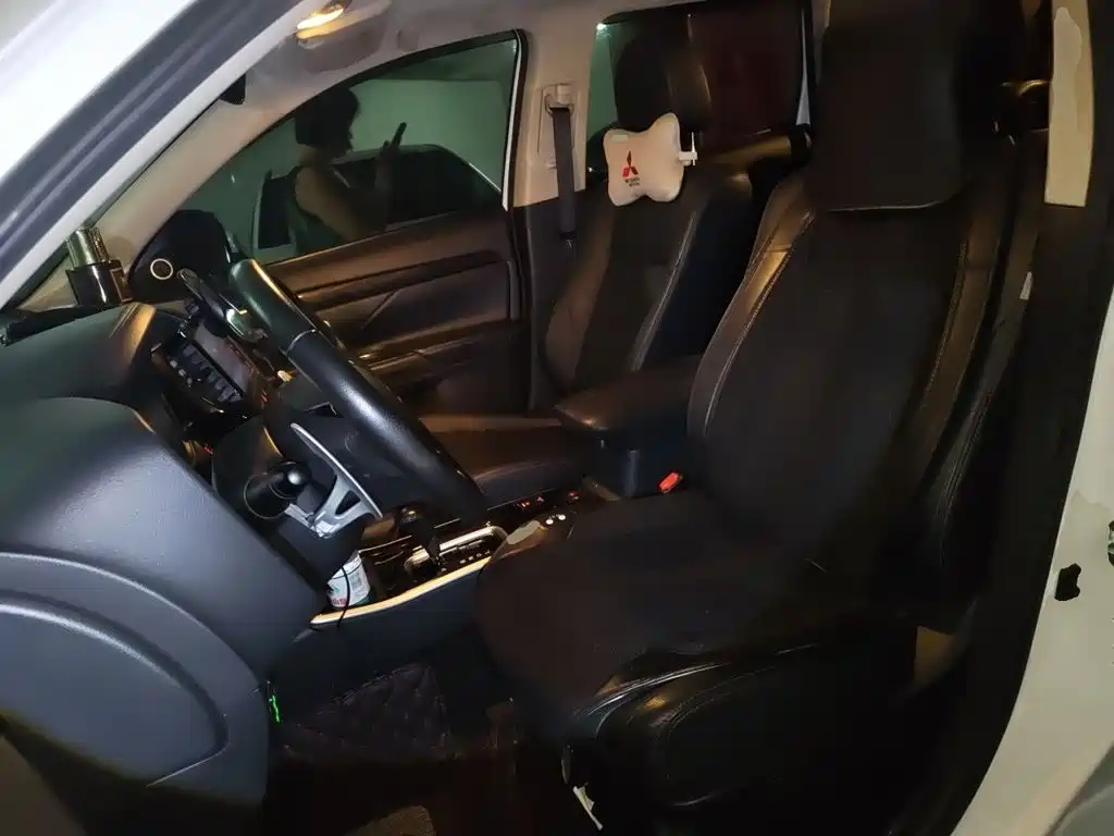 Mitsubishi Outlander 2018 2018 2.4L 4WD Luxury Edition 7-seater