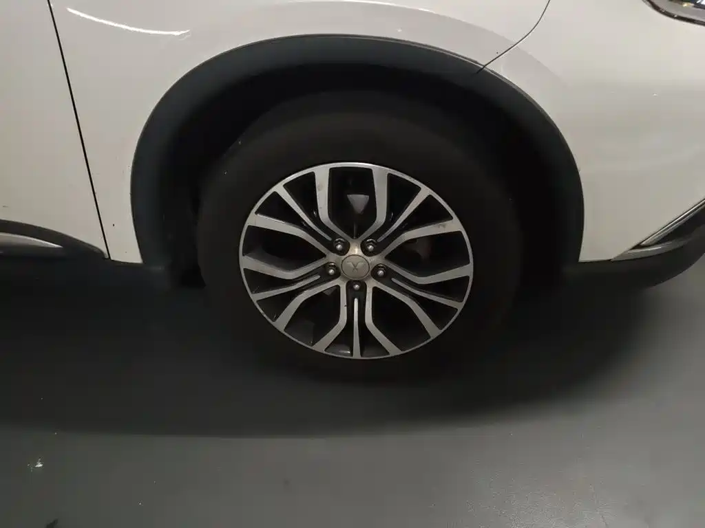 Mitsubishi Outlander 2018 2018 2.4L 4WD Luxury Edition 7-seater