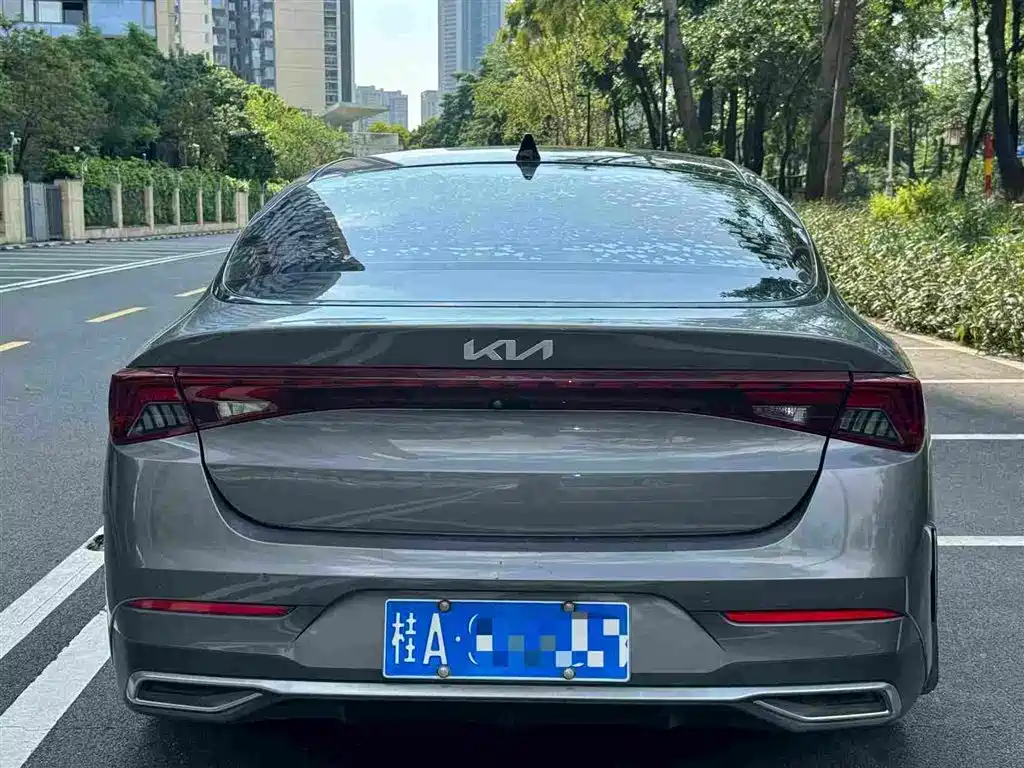 Photo 5 - Kia K5
