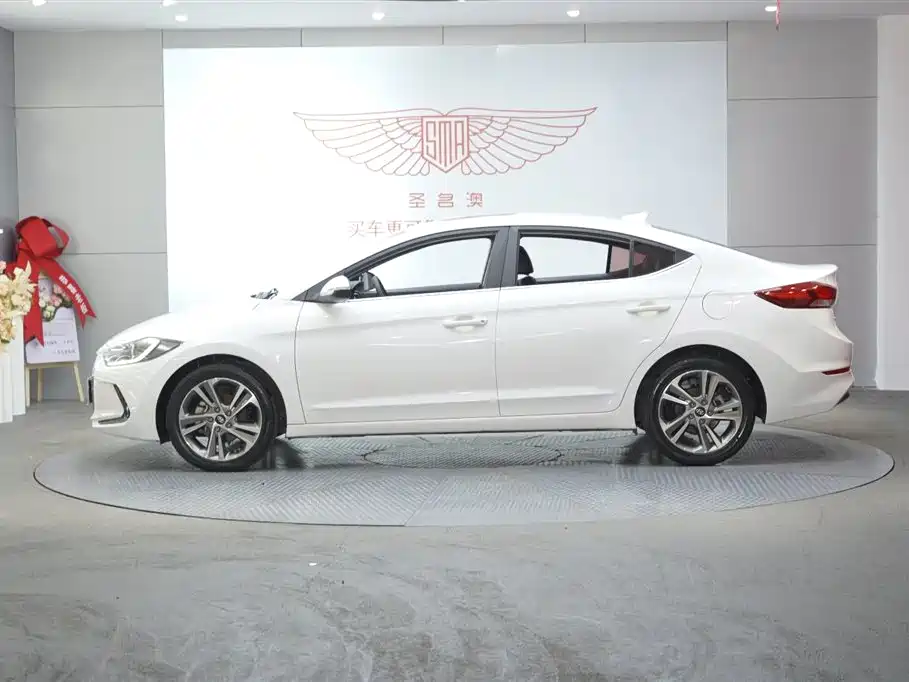 Hyundai Elantra 2016 Model 1.6L Automatic Smart Elite фото 15