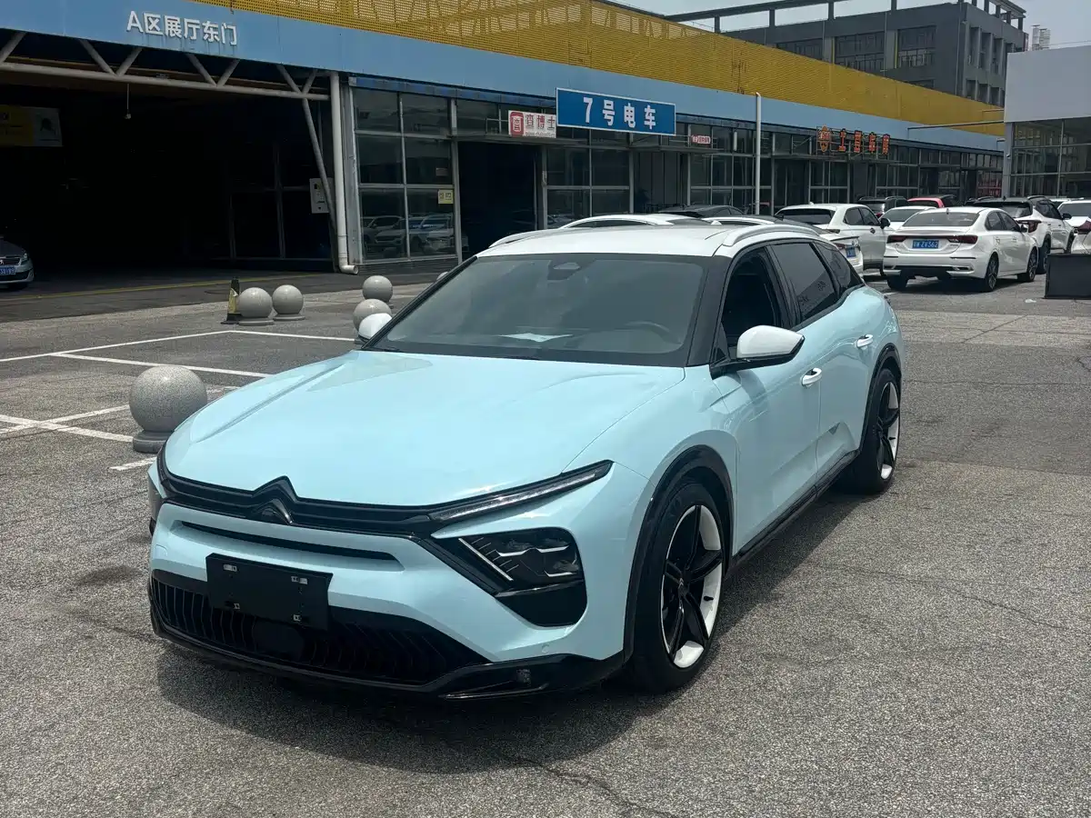Citroën Versailles C5 X 2022 1.6T Shine Extraordinary Tiger Year Opening Edition