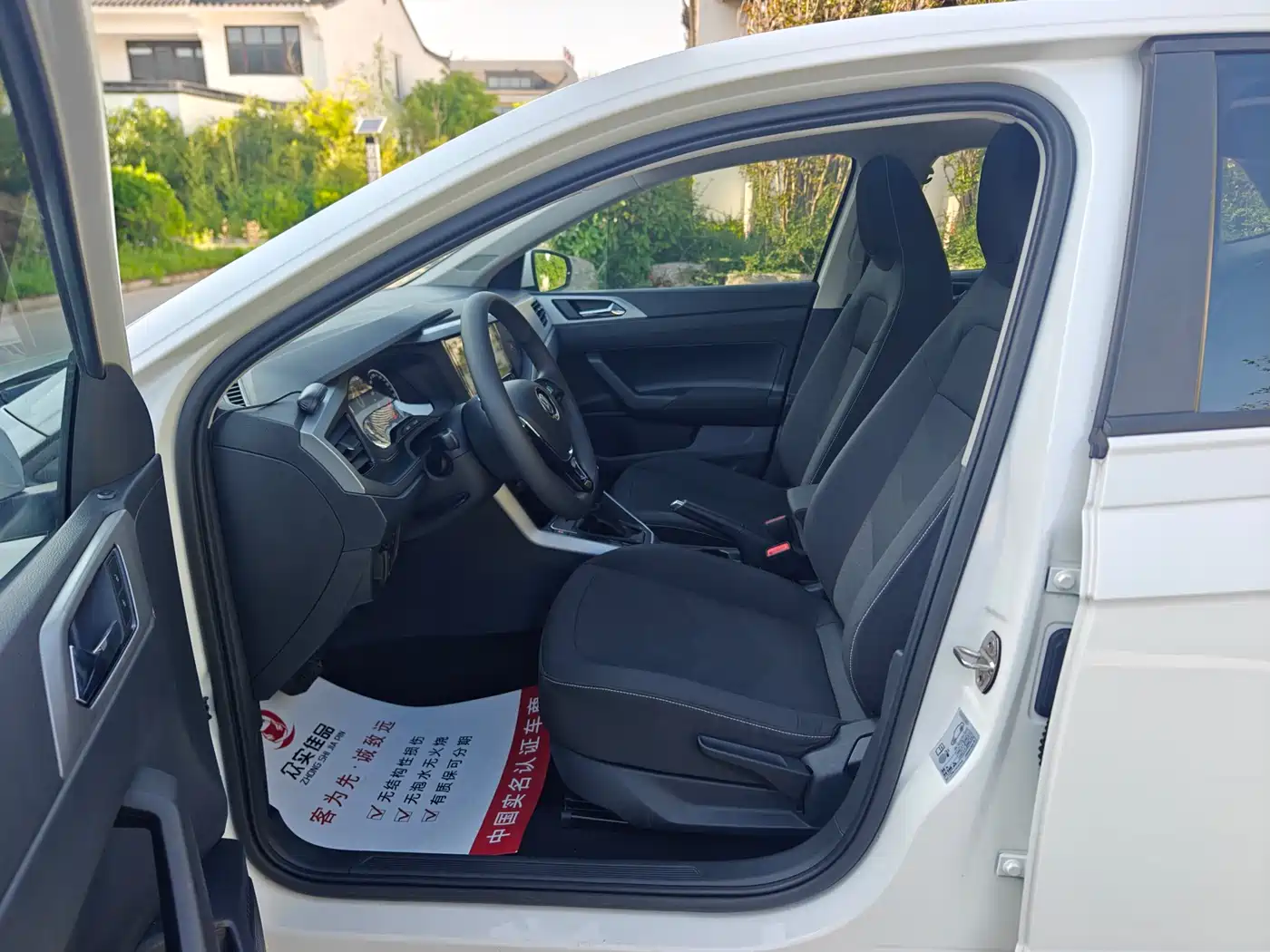 Volkswagen Polo 2019 Plus 1.5L Automatic Panorama Enjoyment Edition фото 4