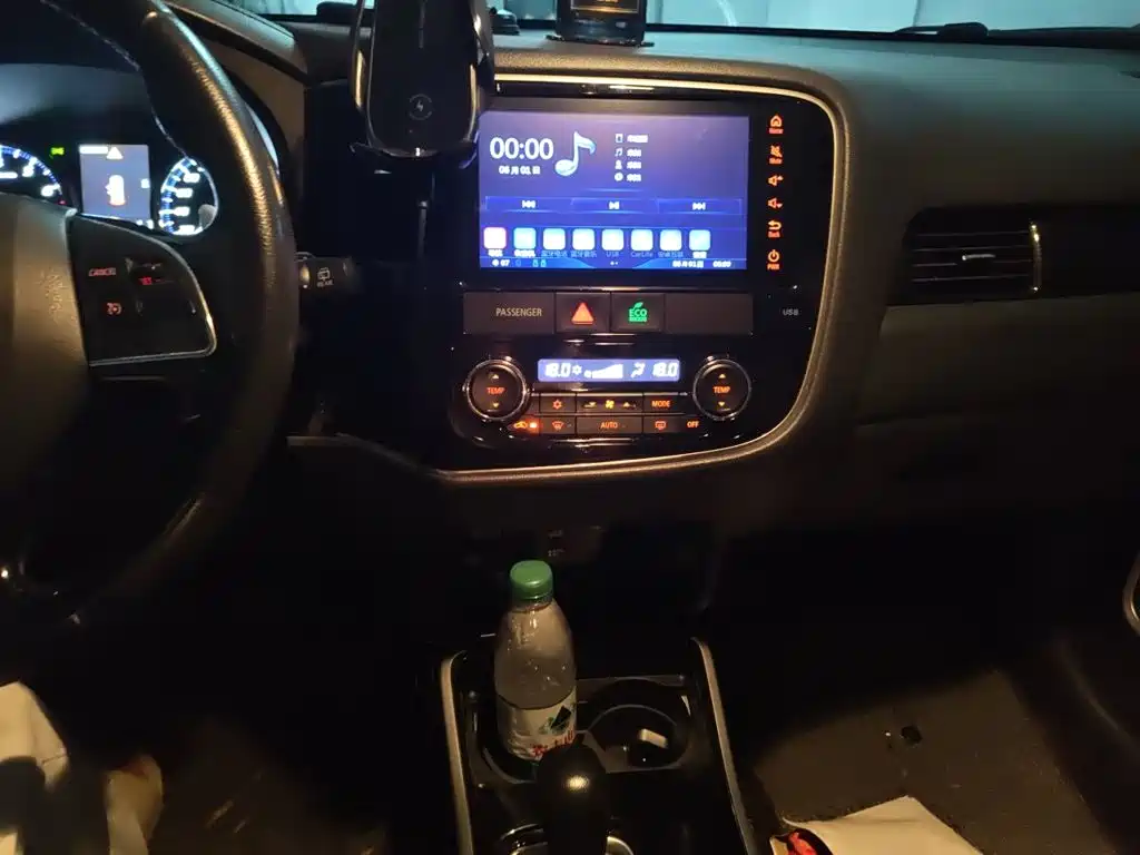 Mitsubishi Outlander 2018 2018 2.4L 4WD Luxury Edition 7-seater