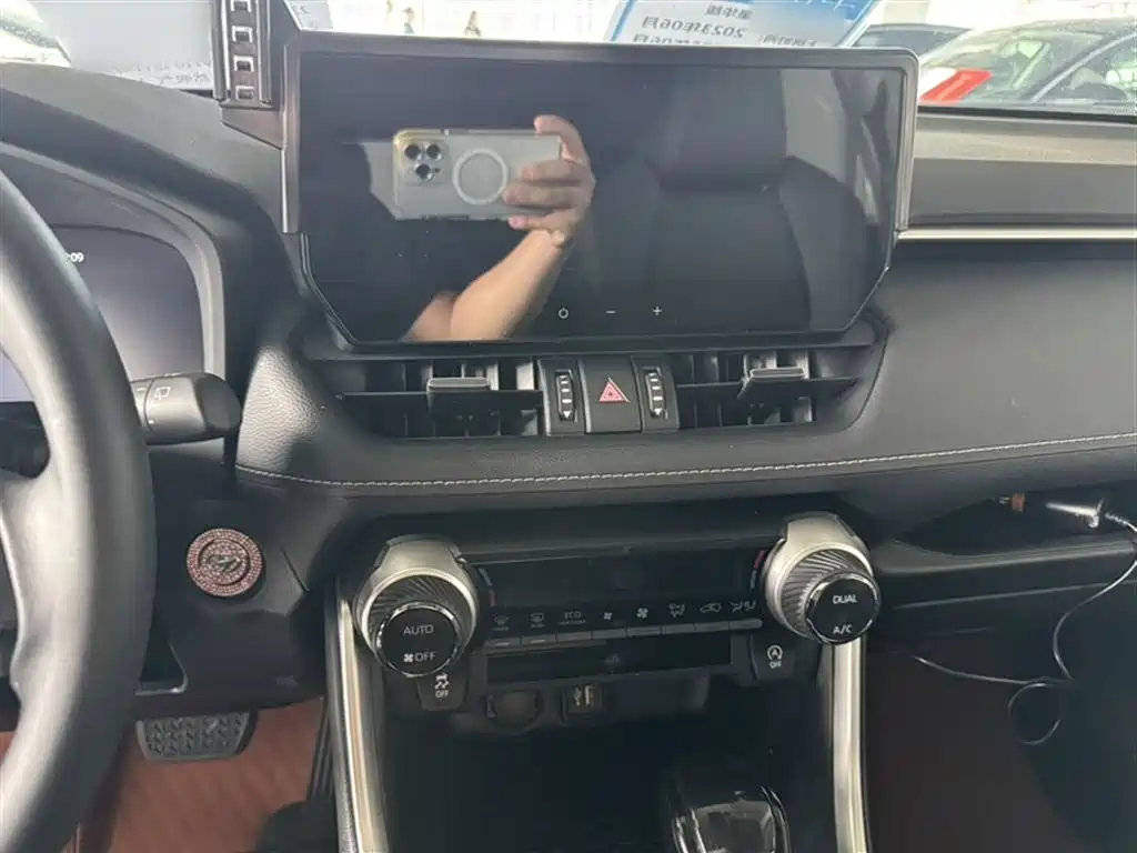 Toyota Wildlander 2023 2.0L CVT FWD Luxury PLUS фото 17