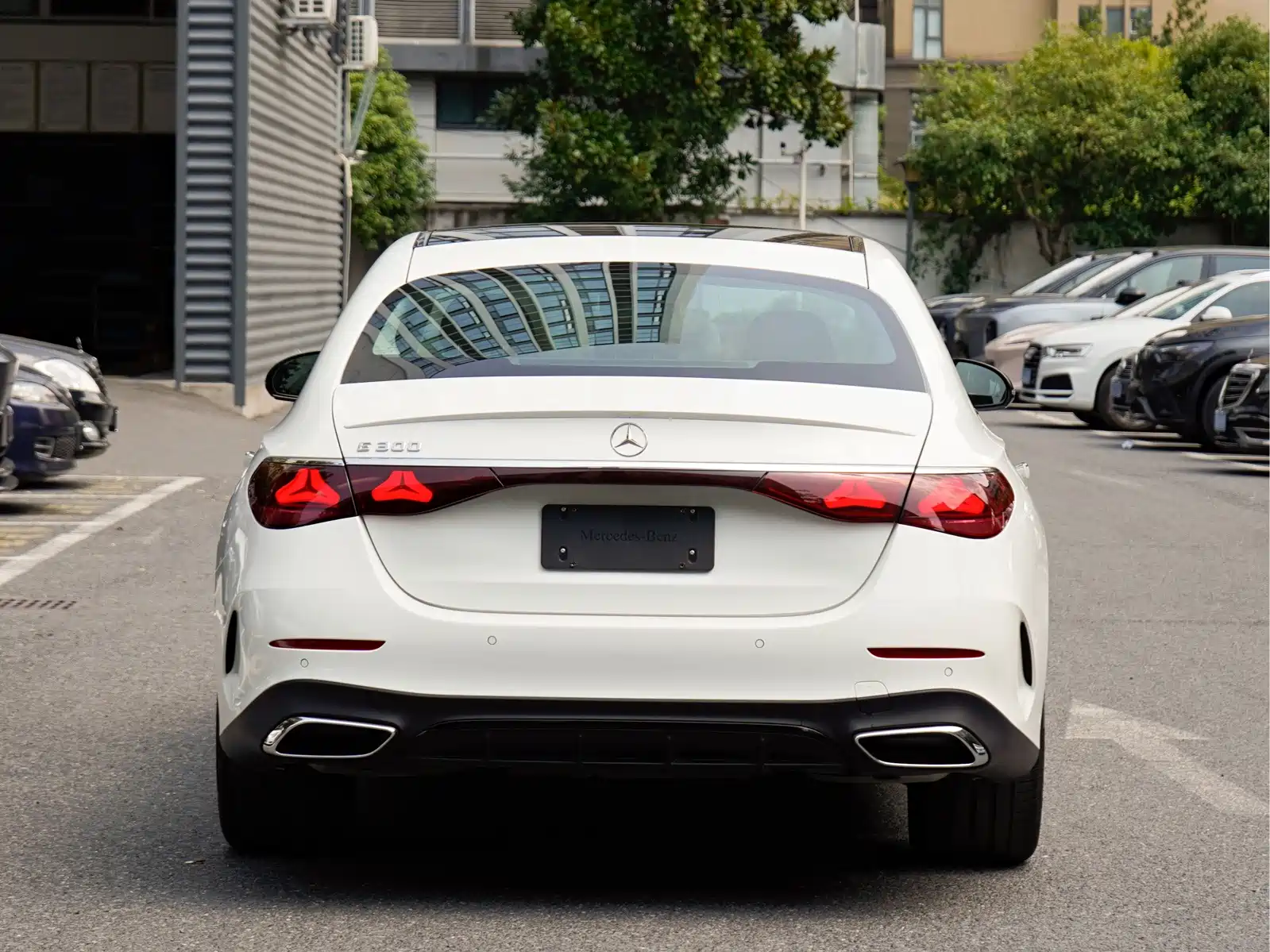 Фото 4 - Mercedes-Benz E-Class (Import)