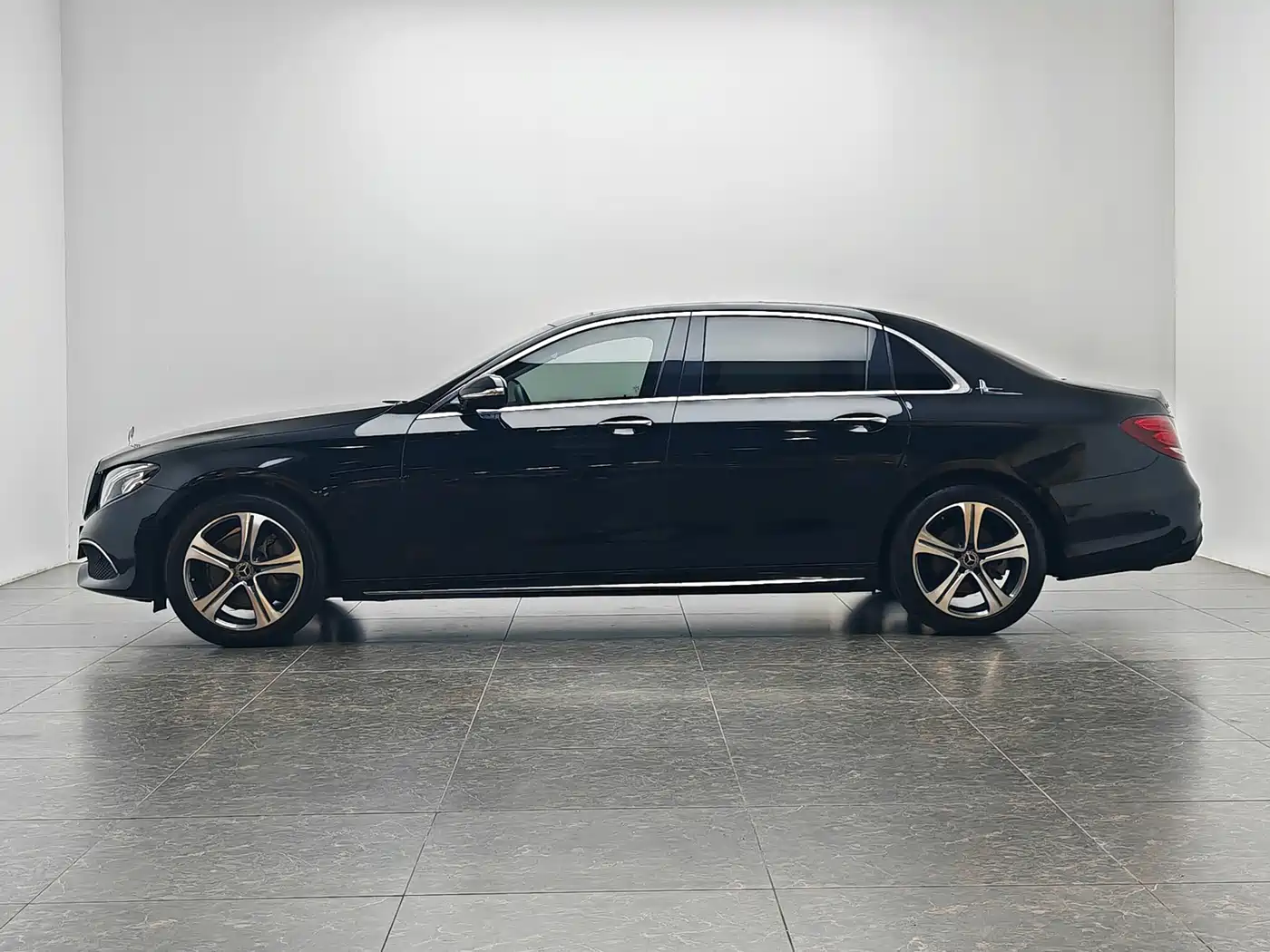 Mercedes-Benz E-Class 2020 E 260 L фото 10