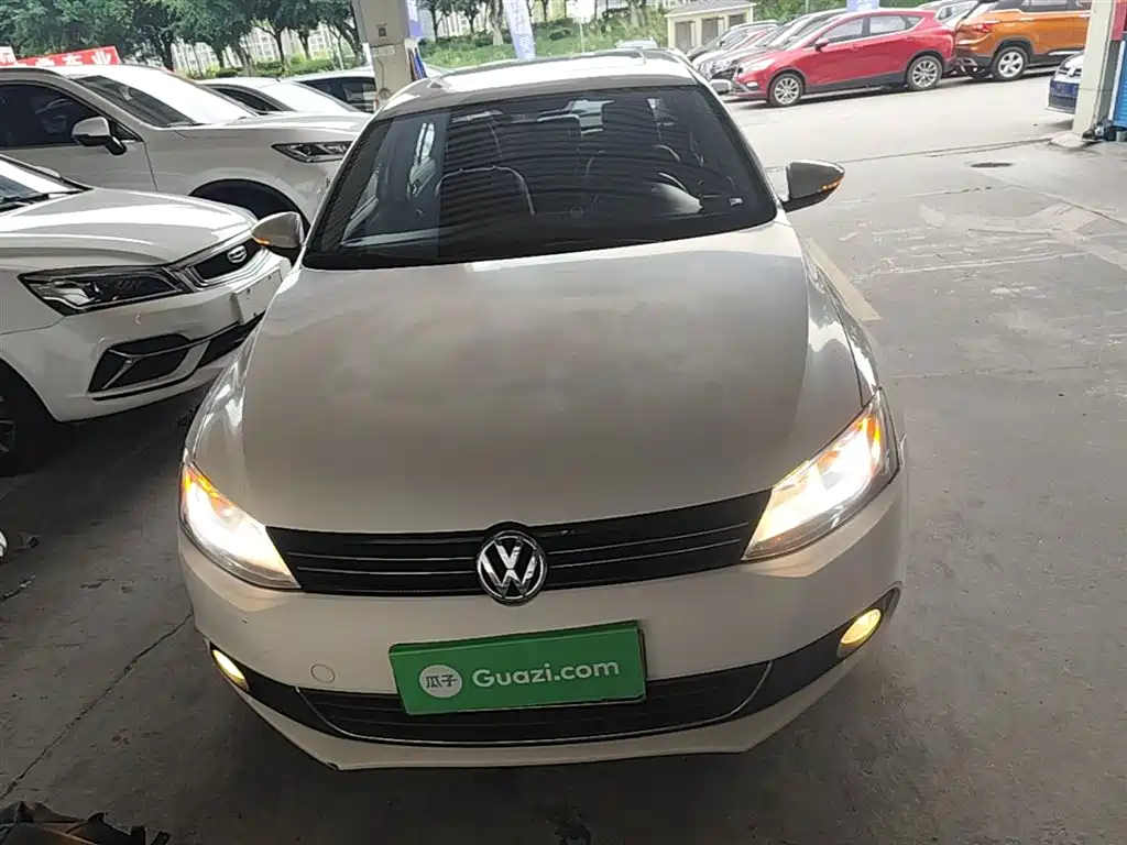 Volkswagen Sagitar 2014 Facelift 1.6L Automatic Comfort фото 3