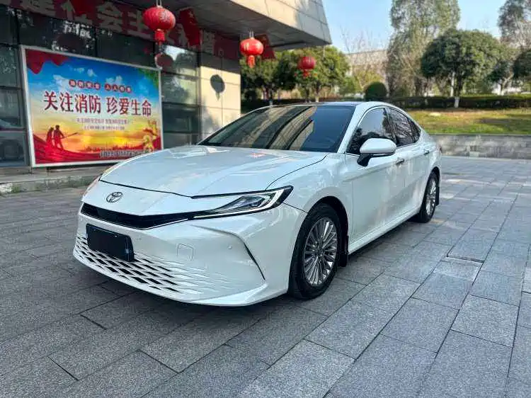 Фото 1 - Toyota Camry