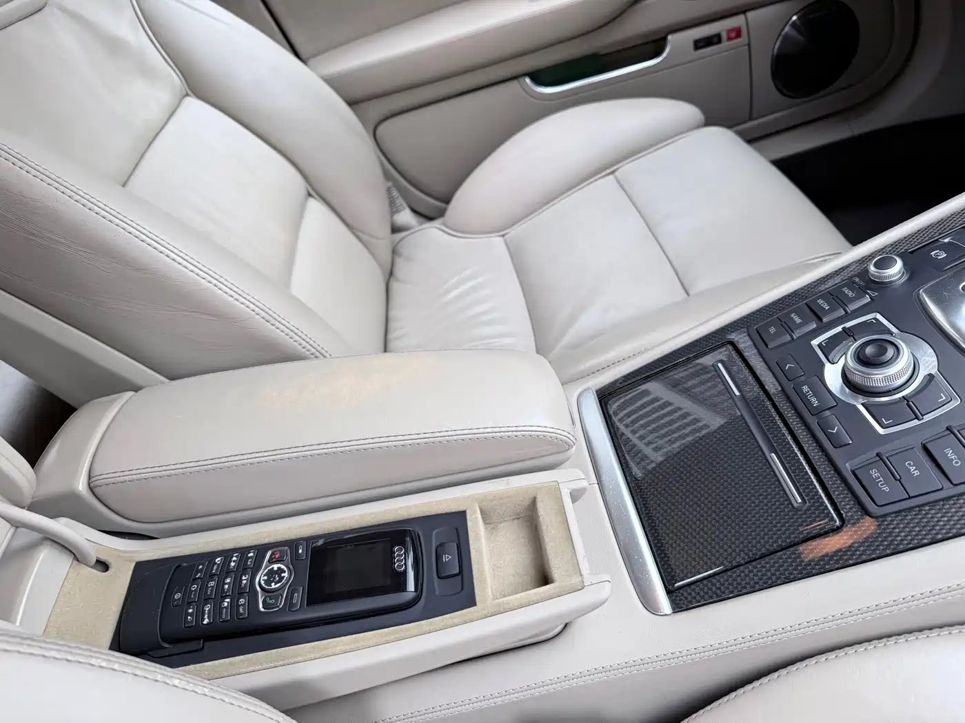 Audi S8 2009 Audi S8 5.2 FSI quattro фото 10