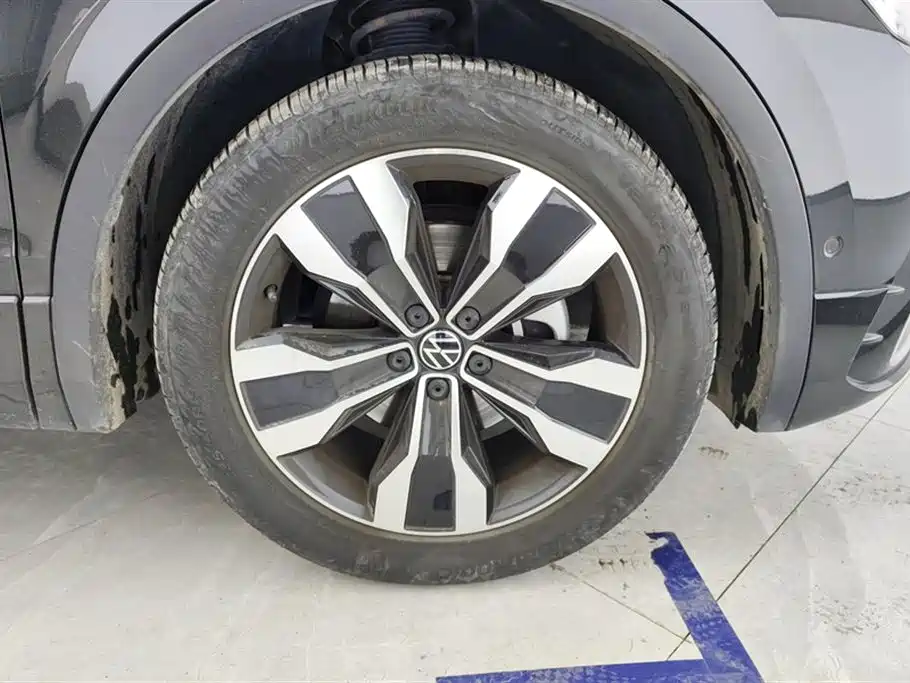 Volkswagen Tiguan L 2024 330TSI Automatic 2WD R-Line Premium Enjoyment Edition фото 6