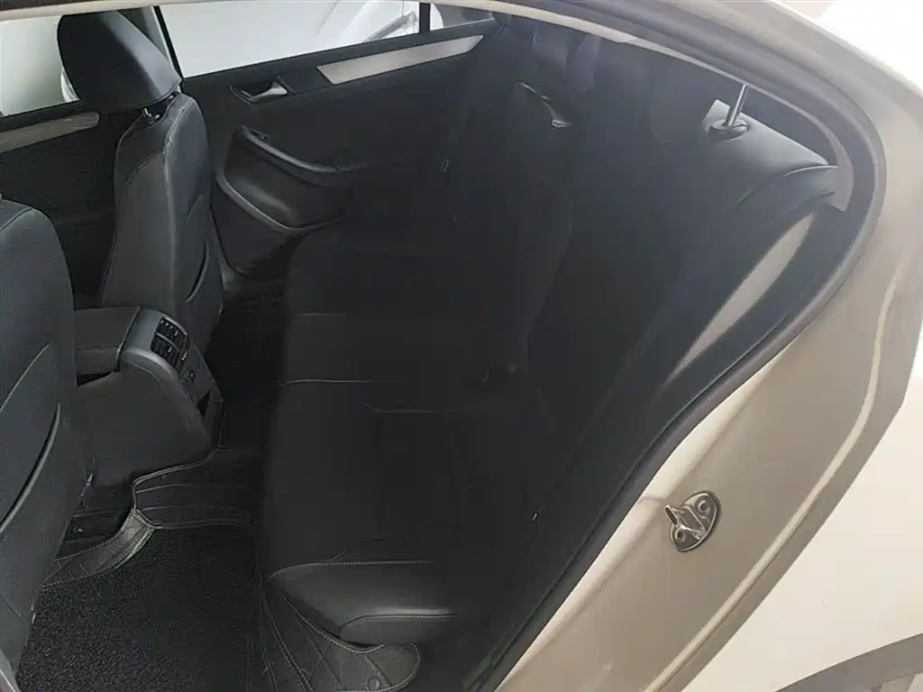 Volkswagen Sagitar 2014 Facelift 1.6L Automatic Comfort фото 17