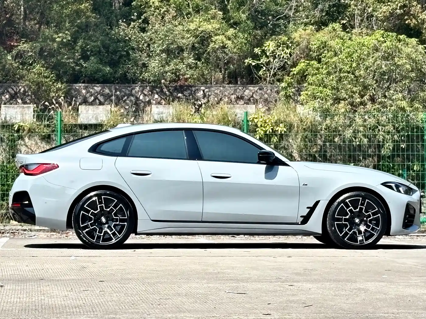 BMW 4 Series 2024 430i Gran Coupe M Sport Shadowline Package фото 21