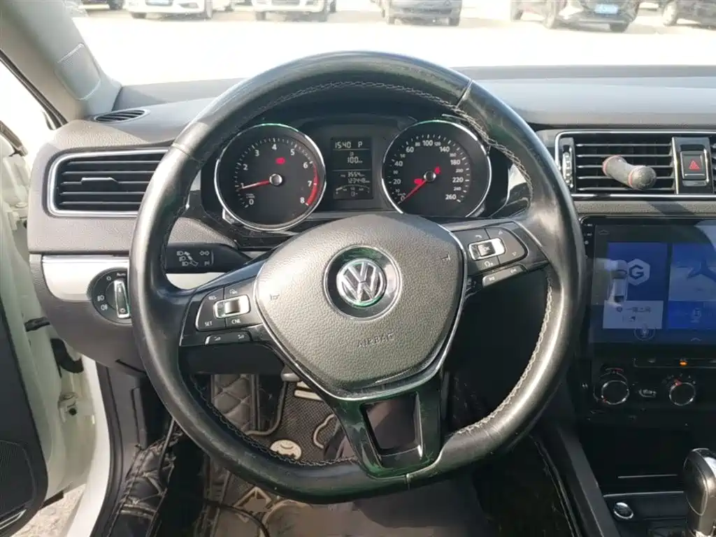 Volkswagen Sagitar 2018 1.6L Automatic Comfort фото 11