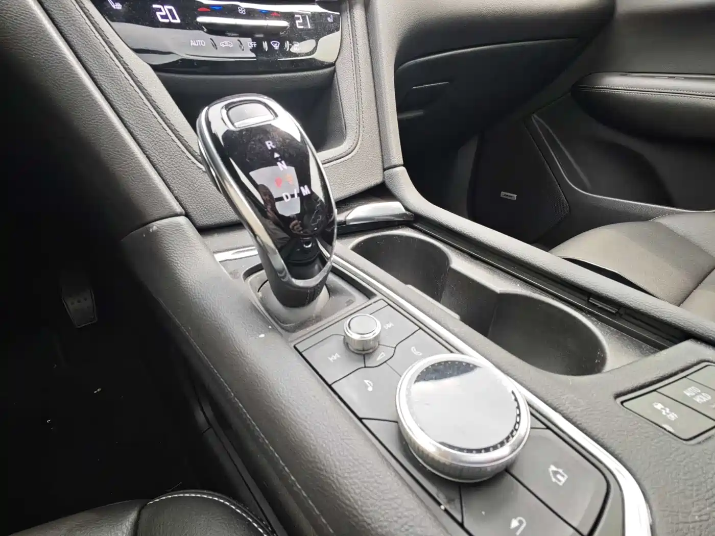 CADILLAC XT6
