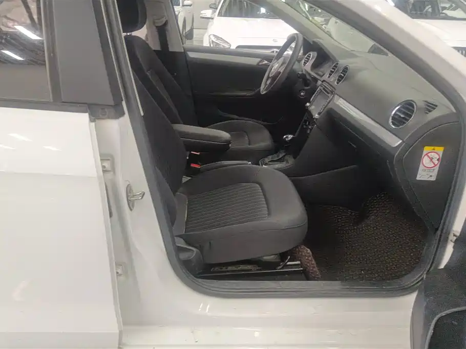 Volkswagen Jetta 2015 1.6L Auto Comfort фото 8