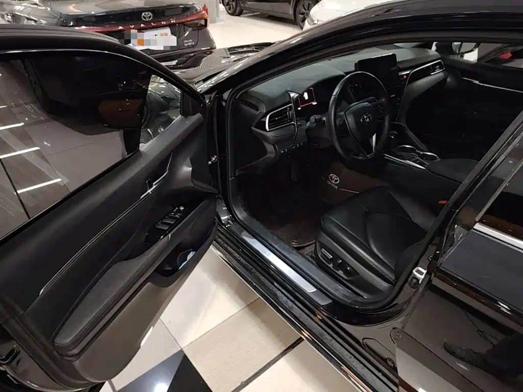 Toyota Camry 2023 2.5G Luxury Edition фото 16