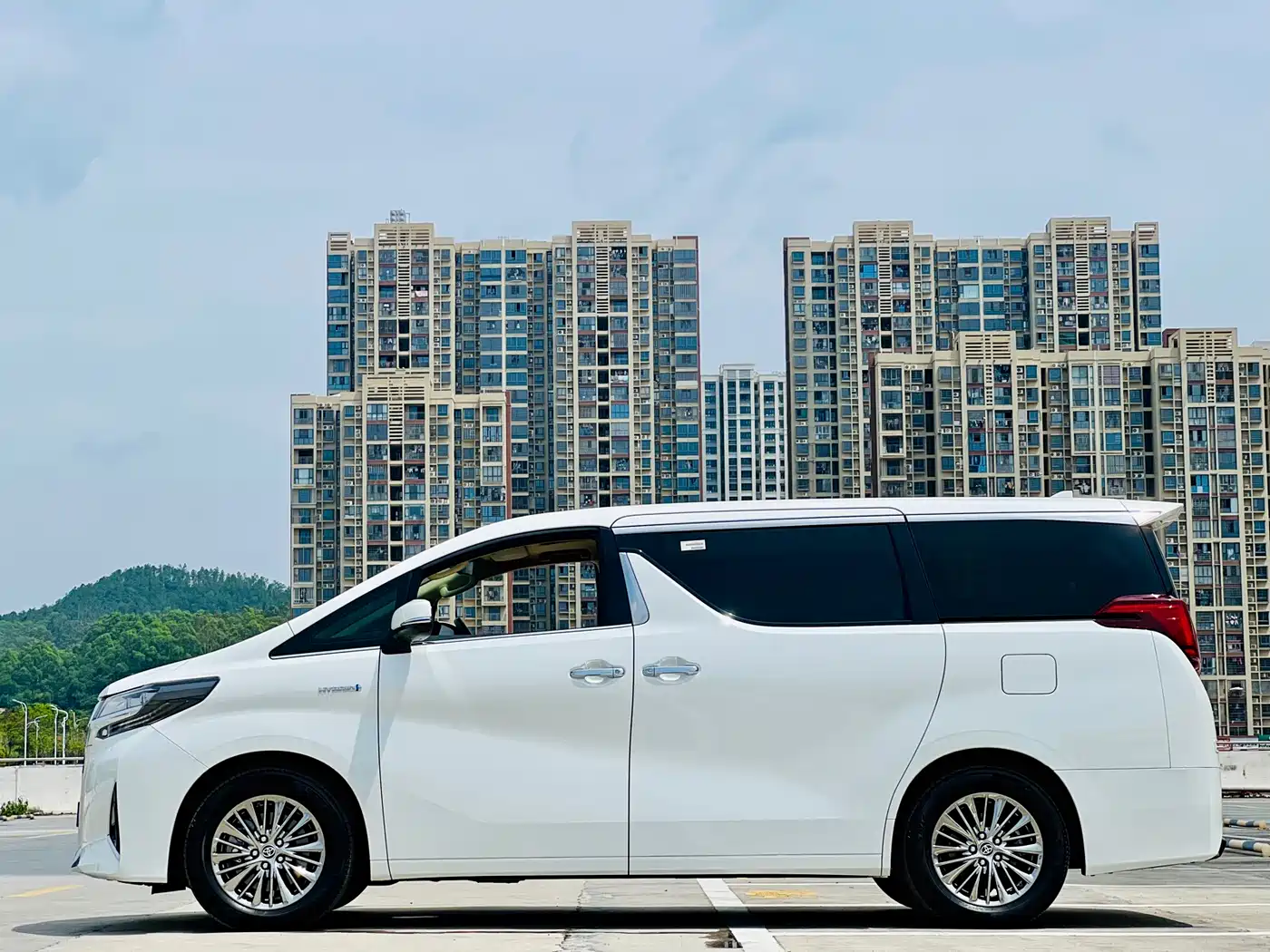 Toyota Alphard 2021 Hybrid 2.5L Premium фото 13