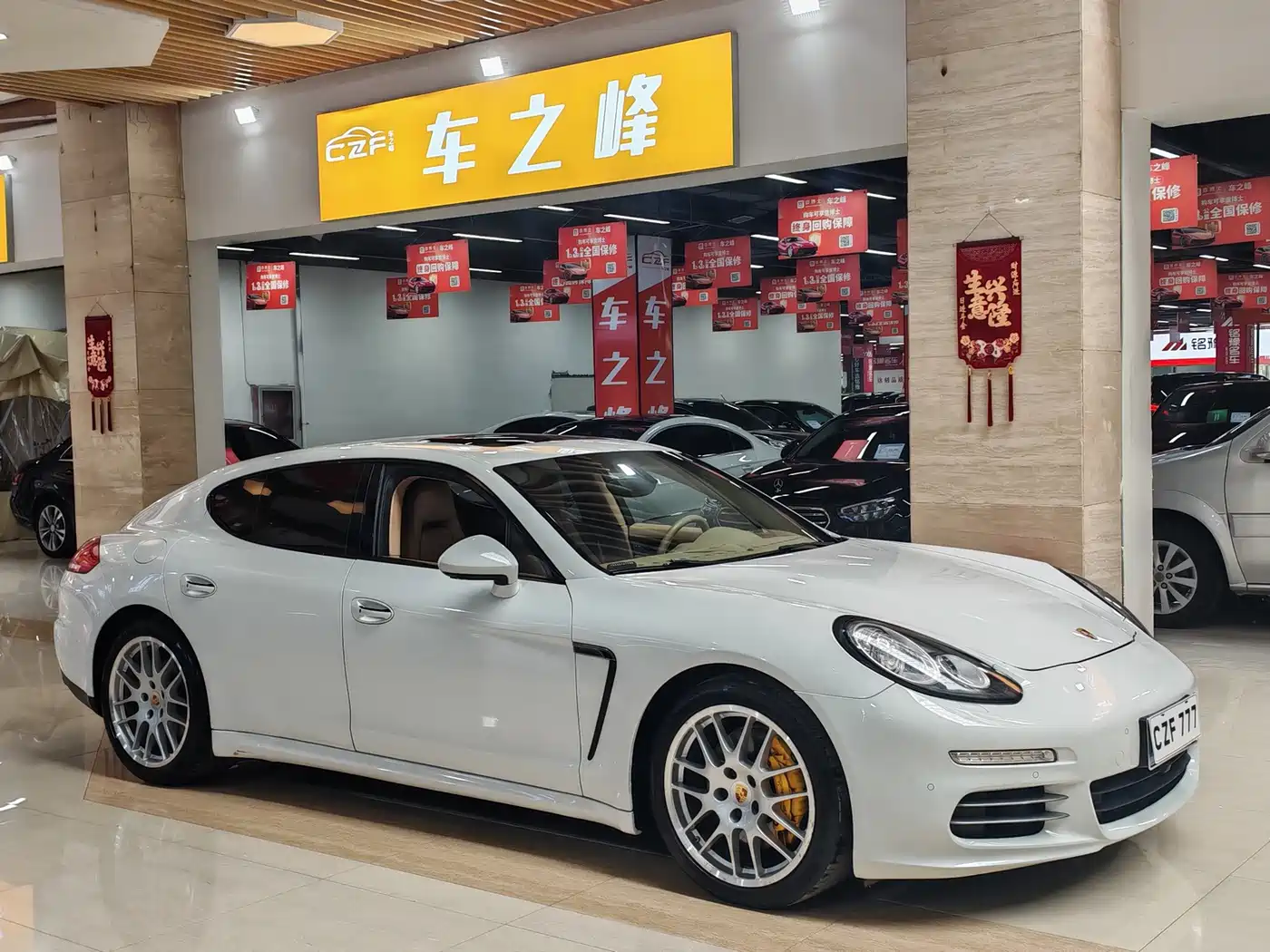 Фото 3 - Porsche Panamera