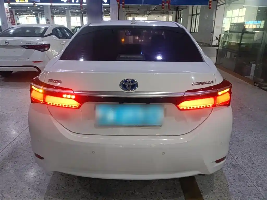 Toyota Corolla 2018 Hybrid 1.8L E-CVT Smart Edition фото 6