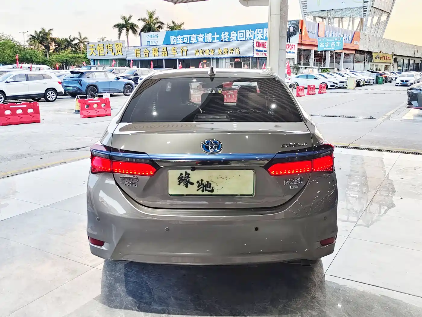Toyota Corolla Twin Engine E+ 2020 1.8L E-CVT Comfort Edition фото 5