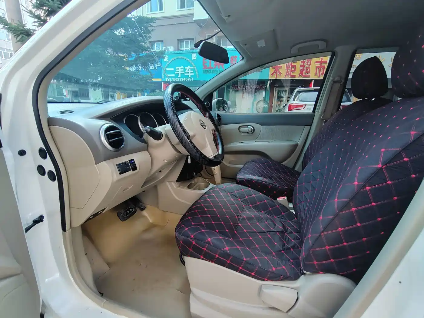 Nissan Livina 2013 2013 Sporty 1.6XV CVT Luxury