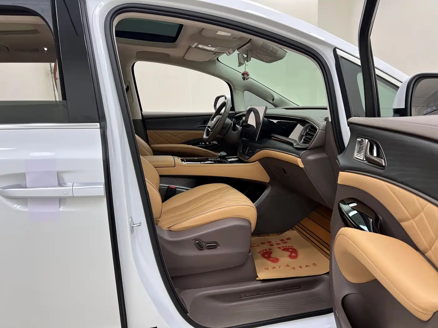 Denza D9 2022 DM-i 970 AWD Flagship фото 34