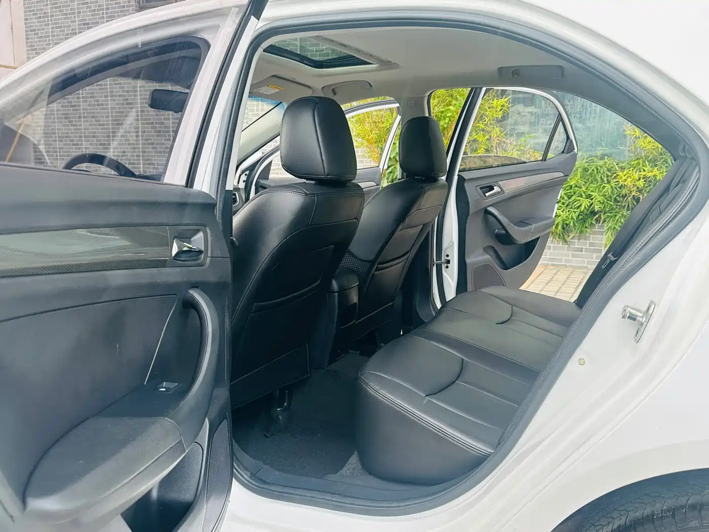Roewe 360 2016 2016 1.5L Automatic Smart Screen Edition
