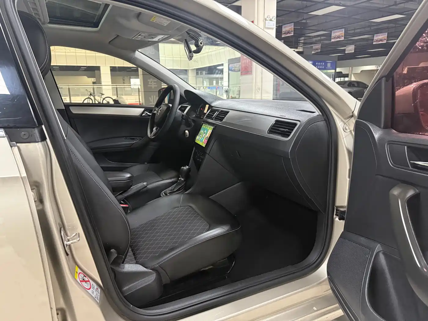 Škoda Rapid 2018 1.6L Automatic Comfort Edition фото 11
