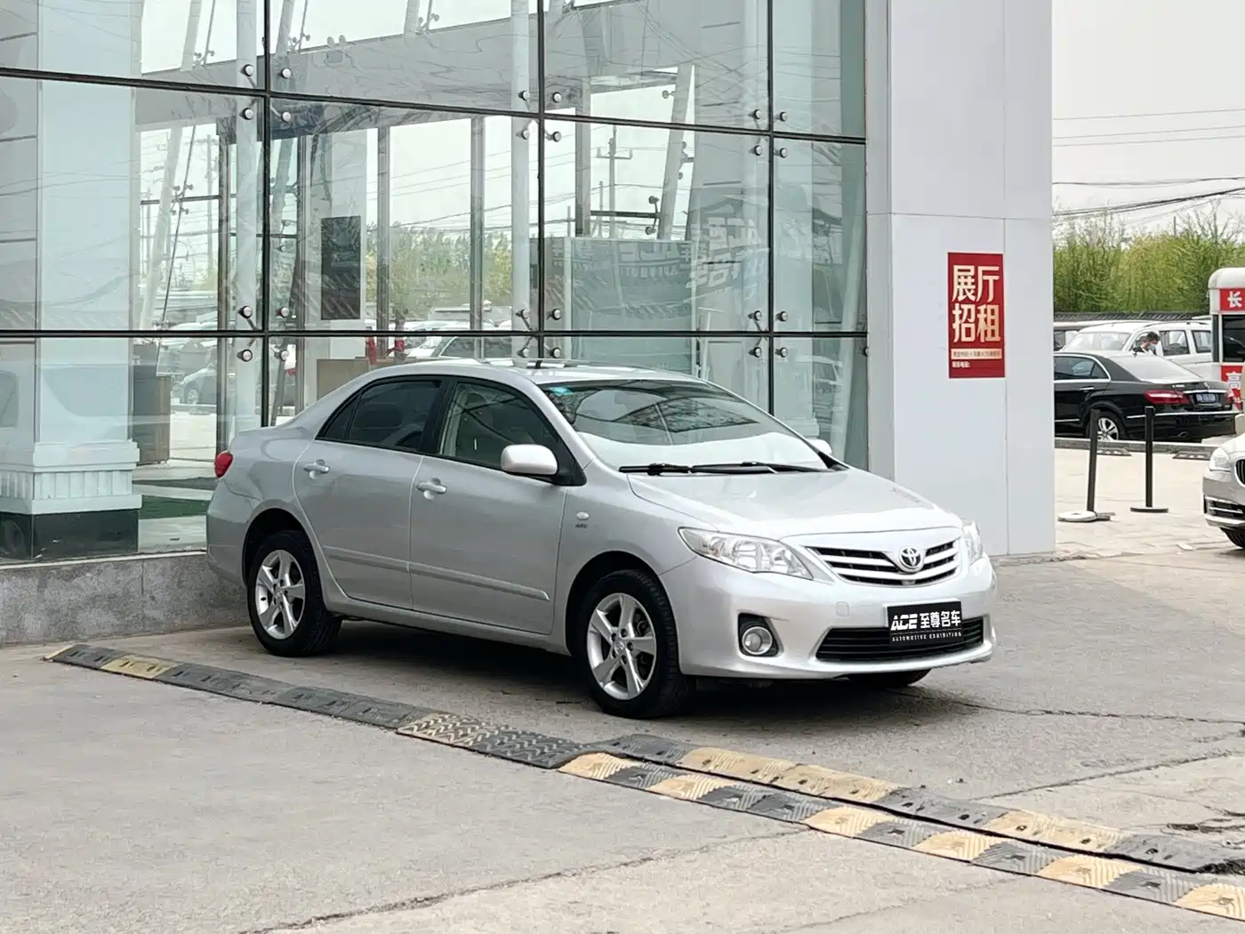 Toyota Corolla 2011 1.8L CVT GL-i фото 3
