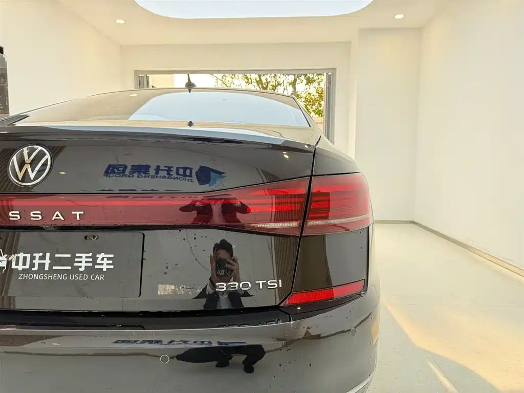 Volkswagen Passat 2022 330TSI Starlight Luxury Edition фото 13