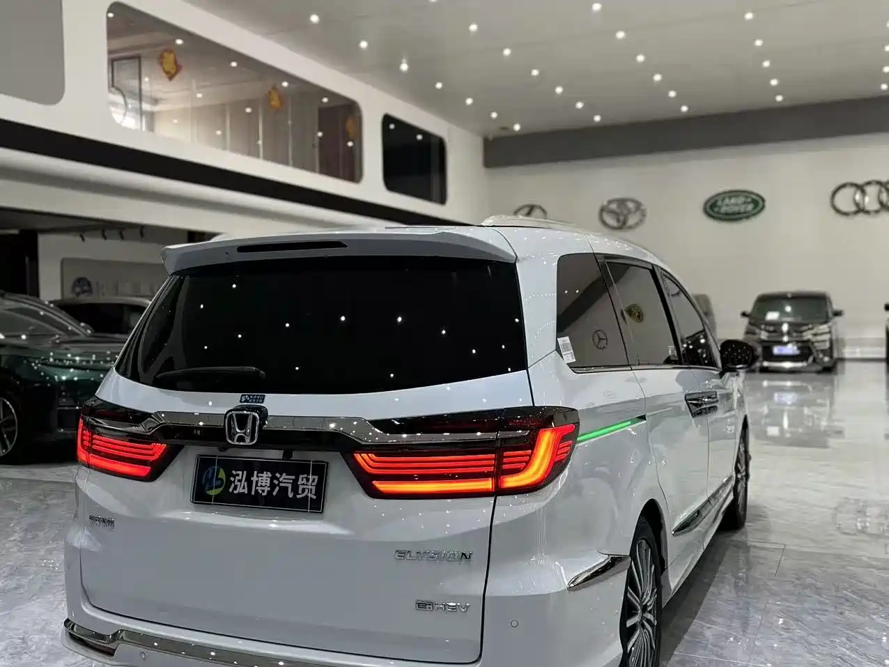 Toyota Highlander 2023 2.5L Smart Hybrid Dual Engine AWD Premium 7-Seater фото 11
