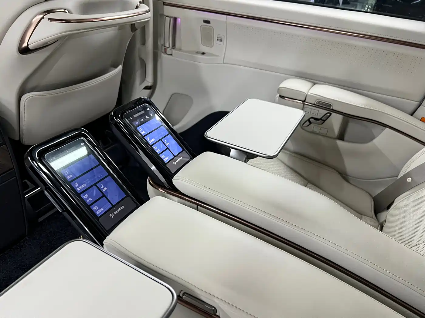 Lexus LM 2025 Model 500h Six-Seater Prestige Edition фото 13