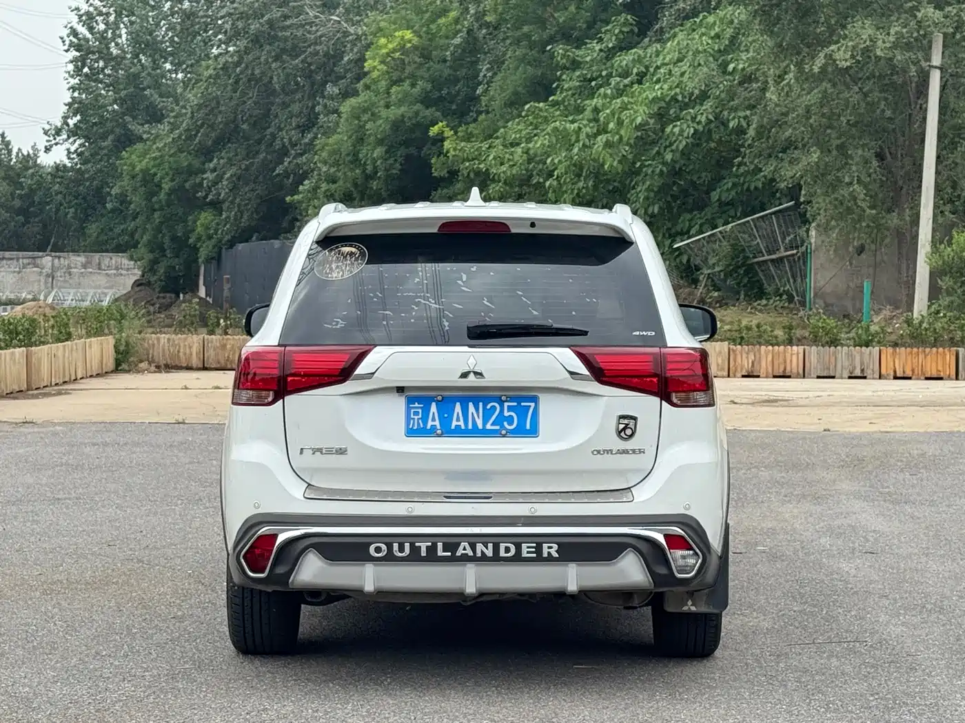 MITSUBISHI OUTLANDER