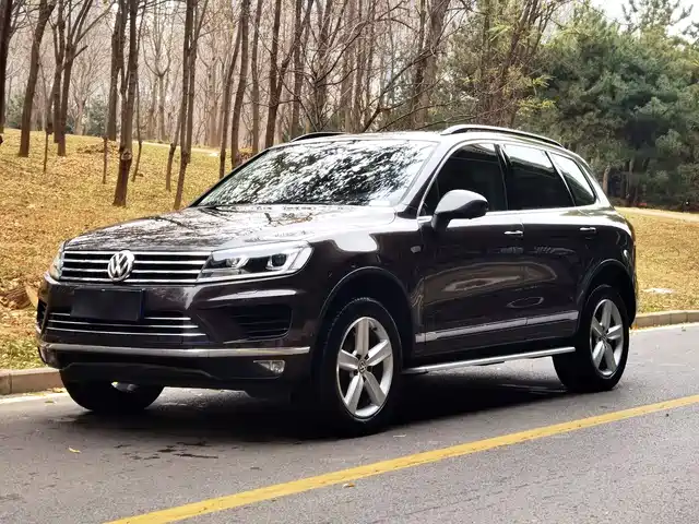 VOLKSWAGEN TOUAREG